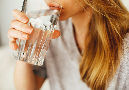 Does drinking water prevent you from catching a cold?